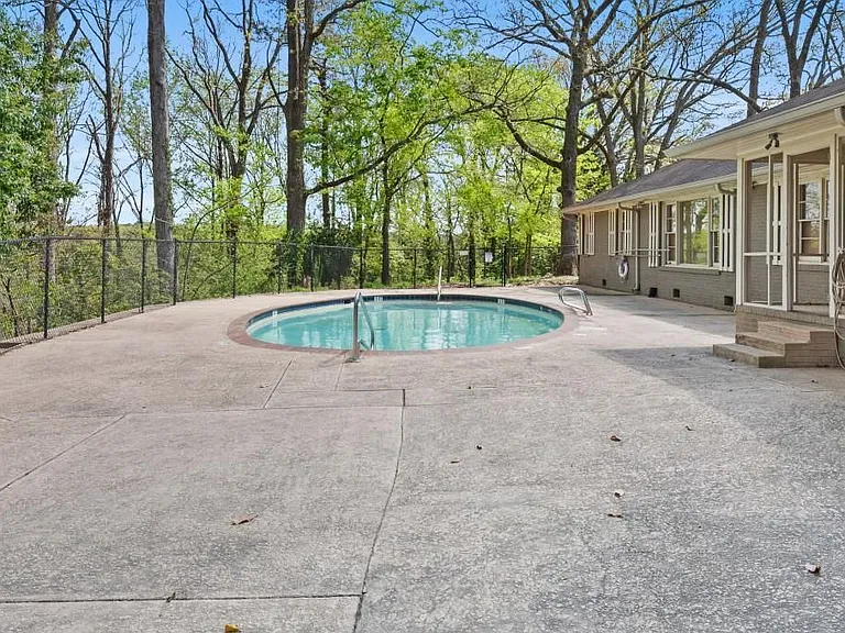 1744 Woodcliff Pl — Photo 30
