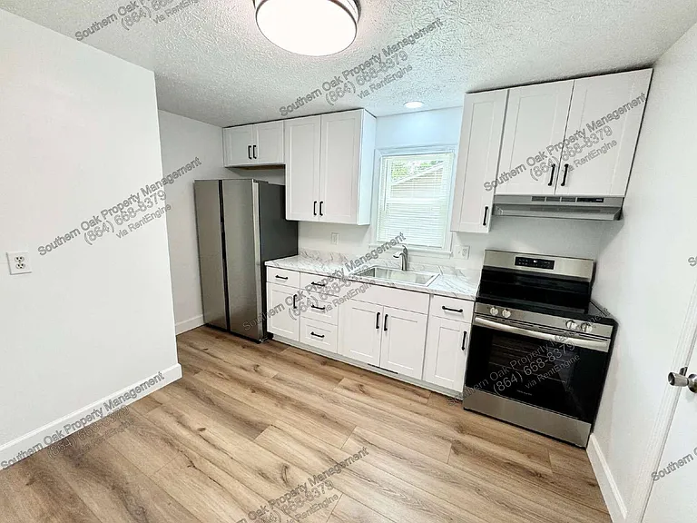 104 Caron Ln — Photo 2