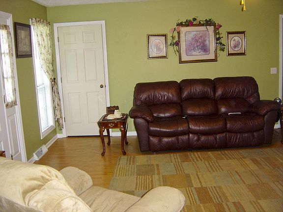 5th image of 160 Carden Dr