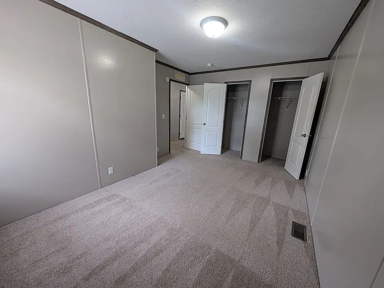 Avon Lakes Estates — Photo 13