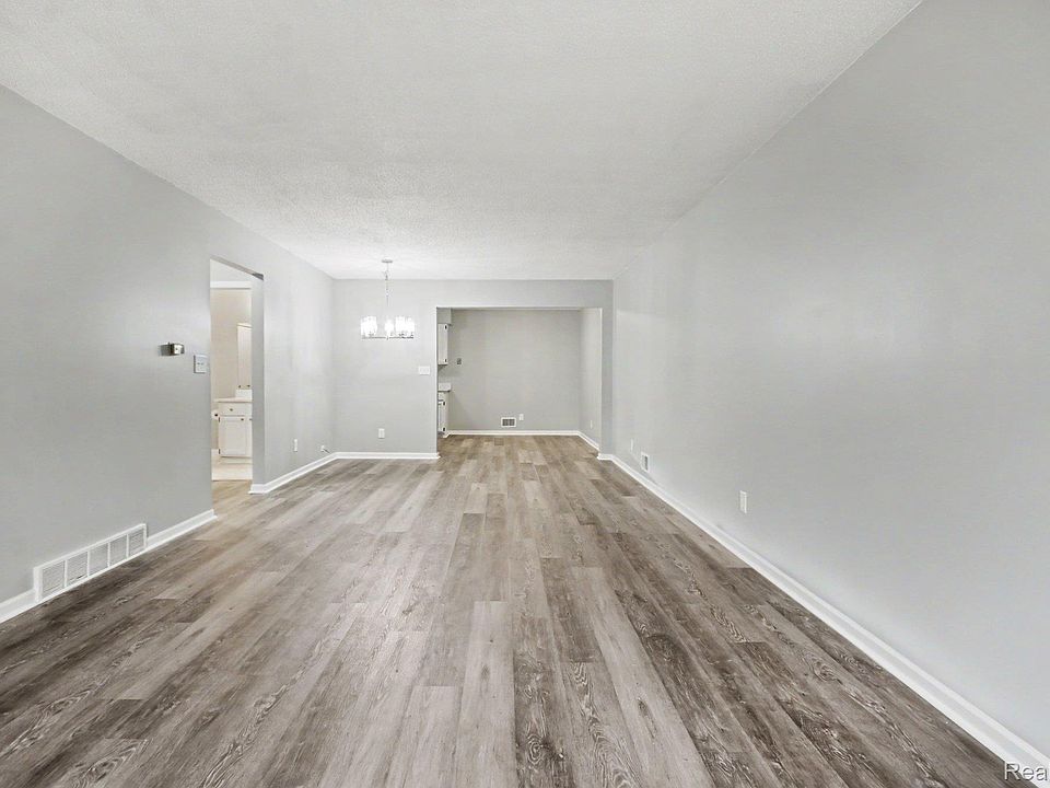 22767 Garfield St #16, photo 4