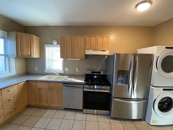 4th image of 52 Bramhall St #4