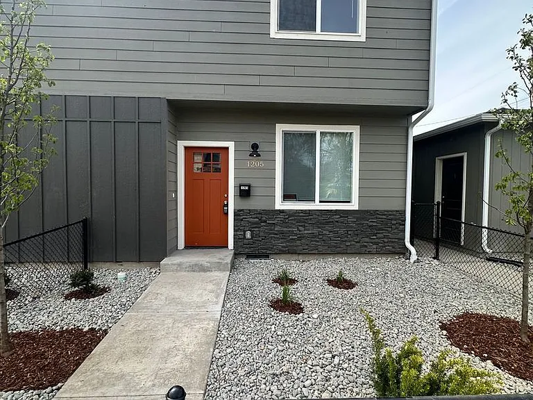 1211 N Cannon St — Photo 12