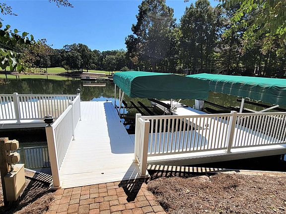 4th image of 140 Barrington Hall Dr