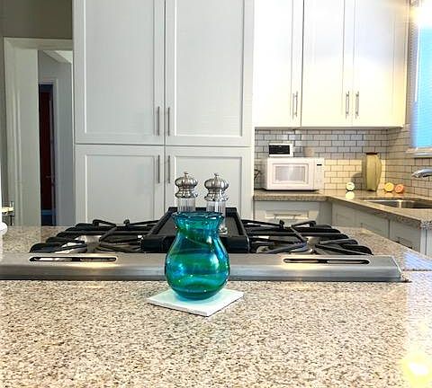 4th image of 2177 W 27th St