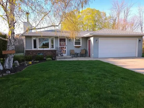 424 Van Buren ROAD, Howards Grove, WI 53083