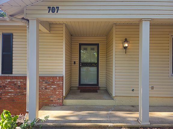 2nd image of 707 Arrowhead Dr