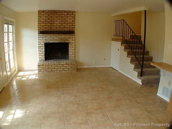 2 bed, 1.5 bath, 1010 sqft, $1,600 — Photo 2