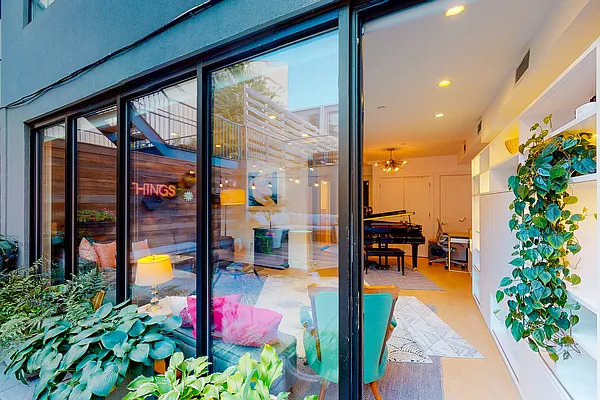 Sold by Compass | media 21