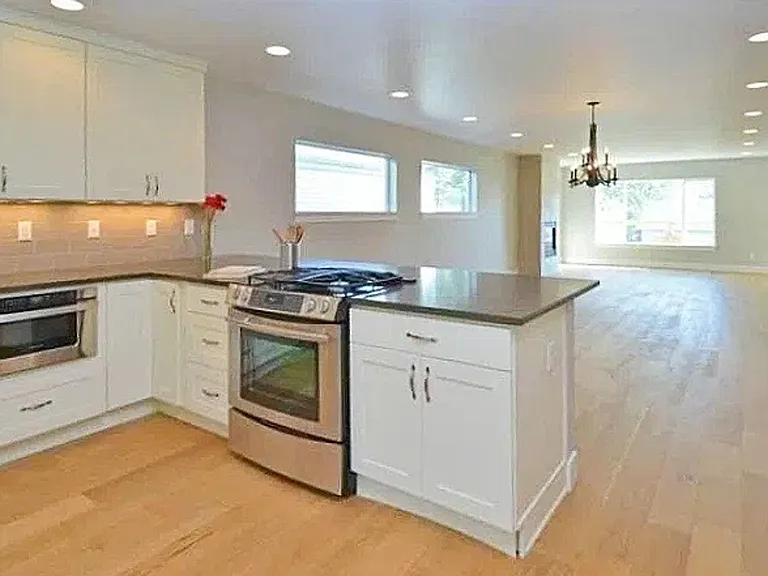 9105 20th Ave NE — Photo 5