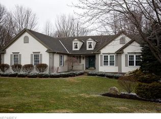 90 Greentree Cir, Aurora, OH 44202