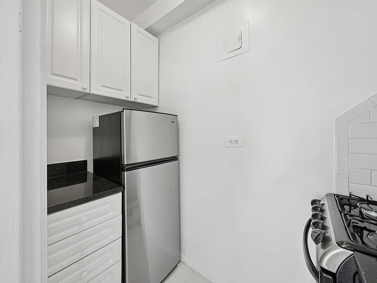 253 W 72nd St #2204 — Photo 14