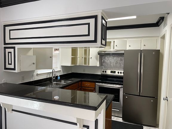 2nd image of 1010 W Village Ct