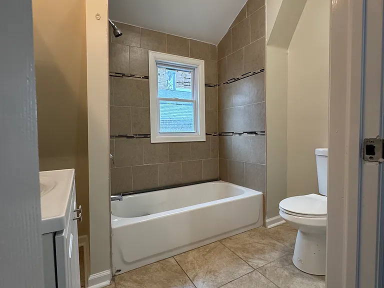 195 N 11th St #3 — Photo 13