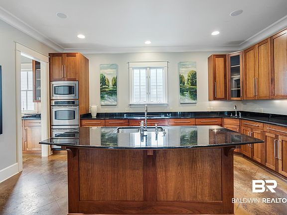 4th image of 131 Savannah Sq