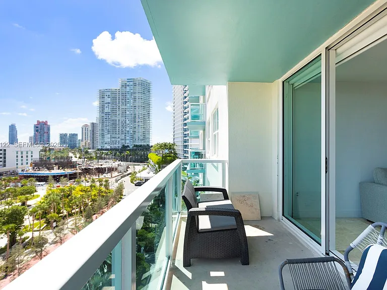 650 West Ave #906 — Photo 2