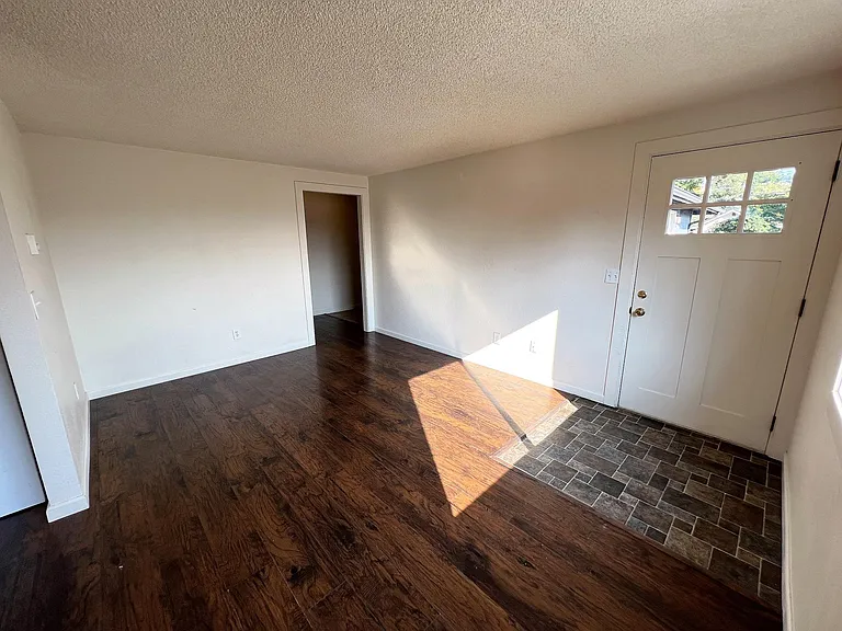 765 SE Russell St — Photo 3