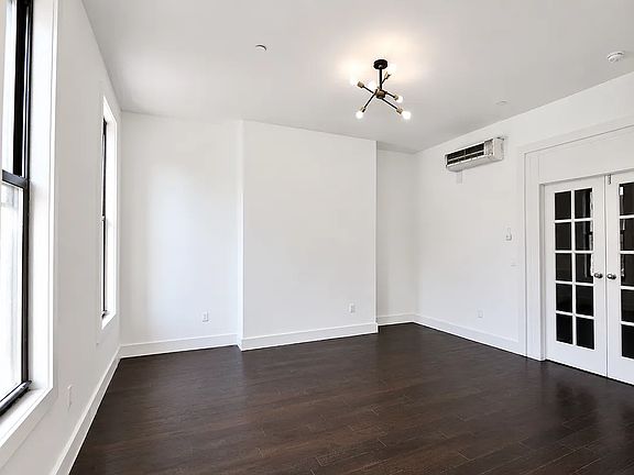 5th image of 1110 Halsey St #3