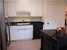 3rd image of 3912 Tonbridge Cir