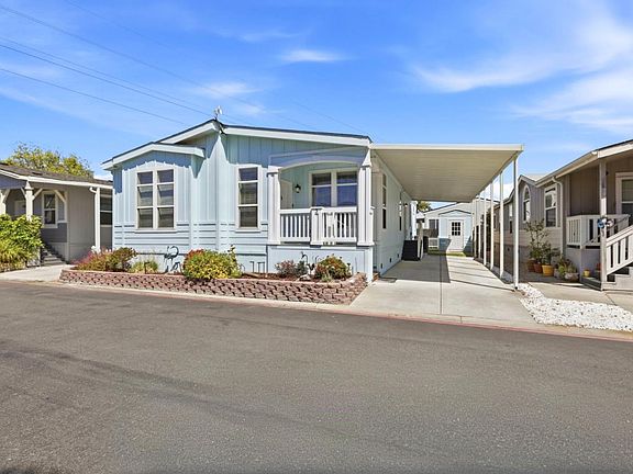 3rd image of 2052 Gold St #3
