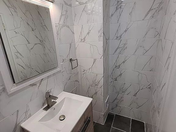 4th image of 65-15 Alderton St APT 2G