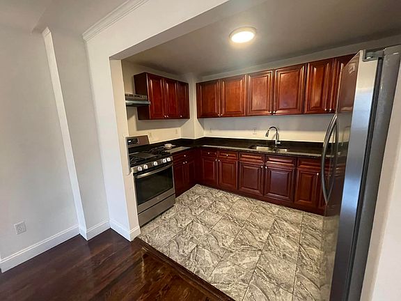 2nd image of 1850 Park Pl APT 3