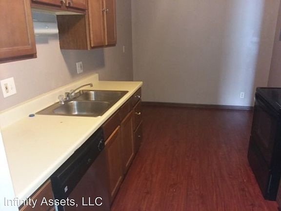 5th image of 2905 Park Terrace Dr APT 4