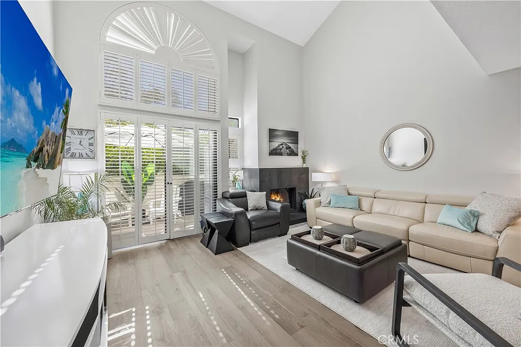 1 bed, 806 sqft, $2,900 — Photo 2
