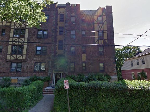 3rd image of 425 Bedford Ave
