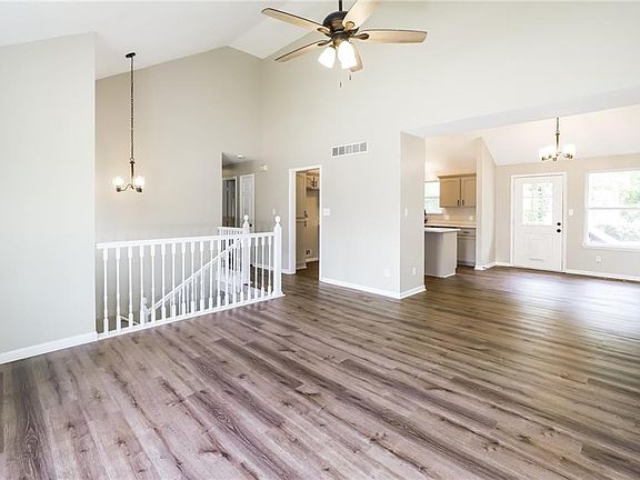 3rd image of 504 Cedar Ct