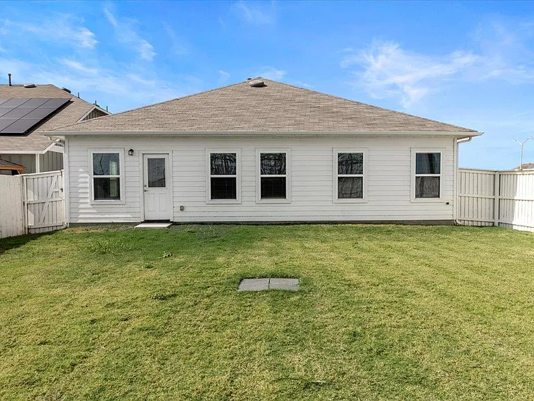 261 Hortus Dr — Photo 32