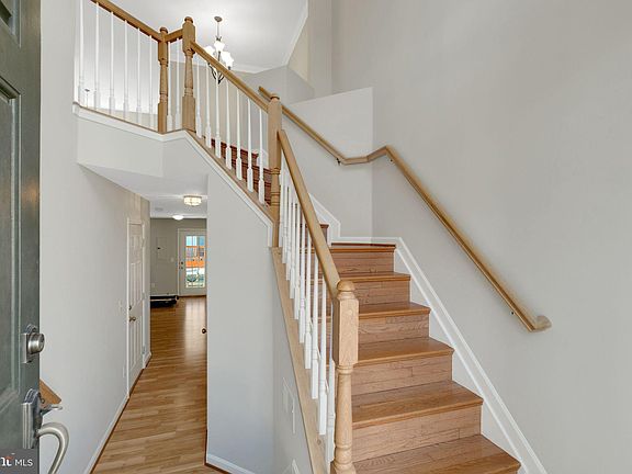 4th image of 4102 Hazelwood Ct