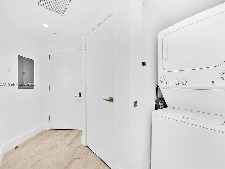 121 NE 34th St #L304 — Photo 35