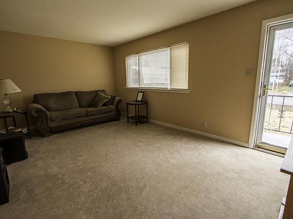 3rd image of 703 Mary Agnes Dr