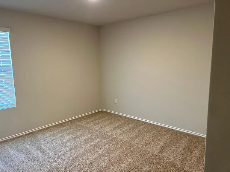 937 Armadillo Dr — Photo 8