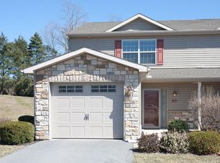 28 N Oakwood Ln, Selinsgrove, PA 17870