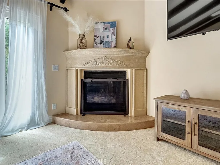 4751 Topeka Dr — Photo 32
