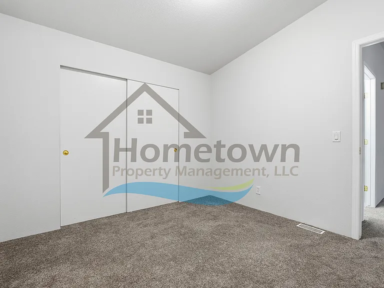 5425-1 E Grove Ave — Photo 37