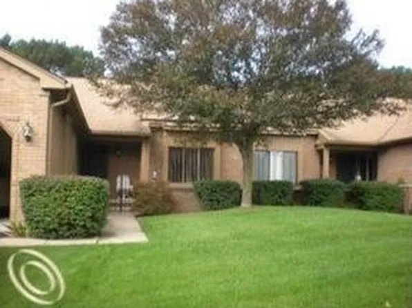 2198 London Bridge Dr #1, Rochester Hills, MI 48307