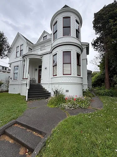 1225 G St Photo 1