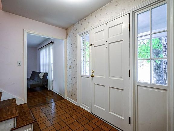 3rd image of 2873 Evans Woods Dr