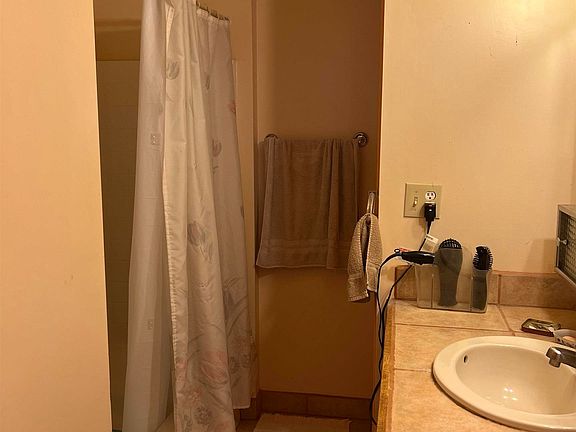 3rd image of 703 W Jesus Carreon Ave