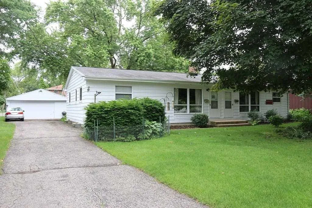 Updated Madison West, Two Bedroom, One Bathroom Duplex — Photo 1