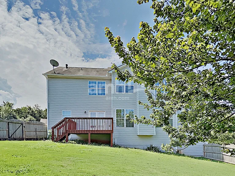327 Meadowcrest Cir — Photo 23
