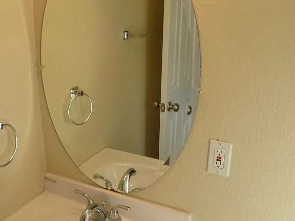 4th image of 111 6th St APT B