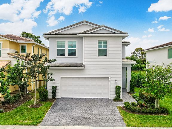 2nd image of 4132 Veleiros Avenue
