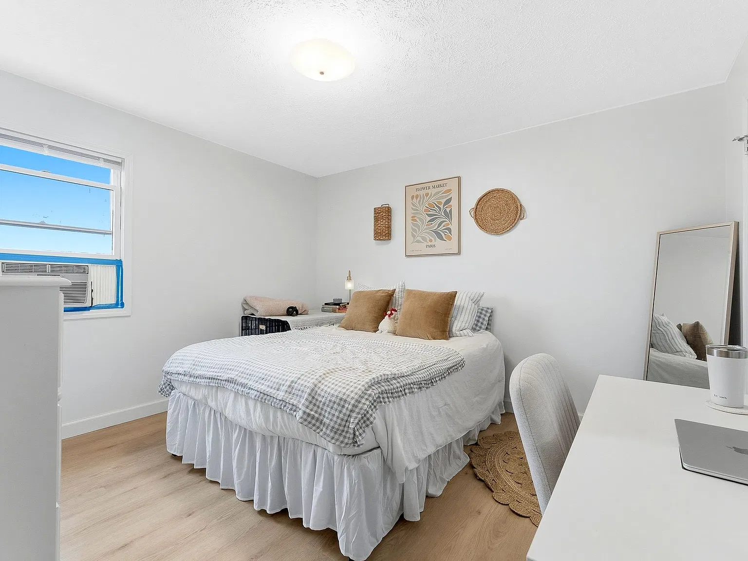 441/443 Overhill Street — Photo 4