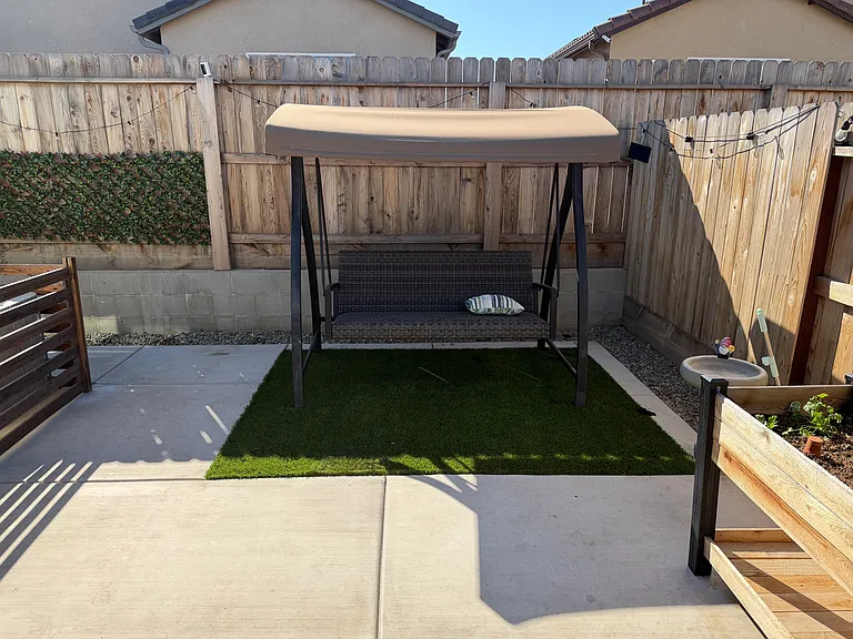 614 Discovery Rd S — Photo 9