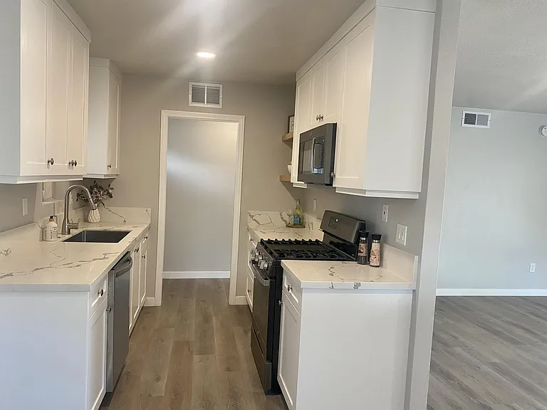 8821 Greenbrook Way — Photo 5