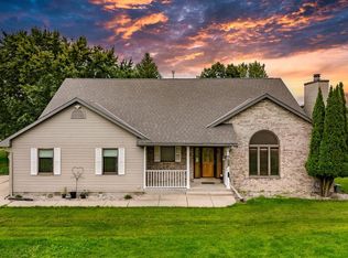 306 Castle Cove Way, Hartford, WI 53027